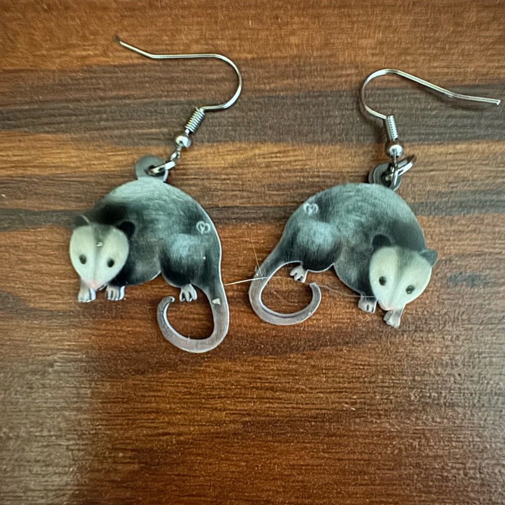 ADORABLE OPOSSUM EARRINGS 🤩🤗💕💕‼️‼️❤️❤️❤️ - Picture 2 of 3
